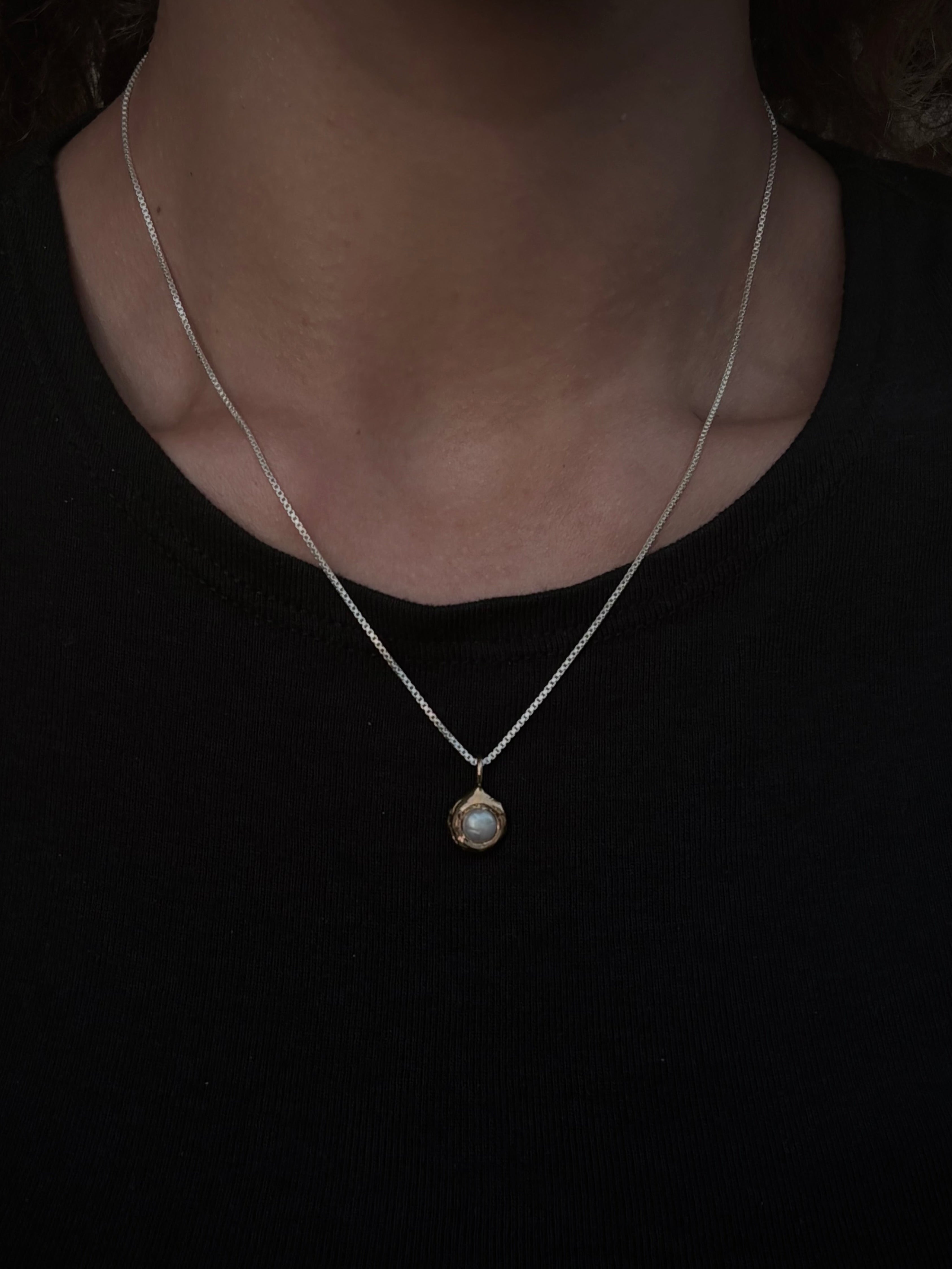 Atlas pearl necklace
