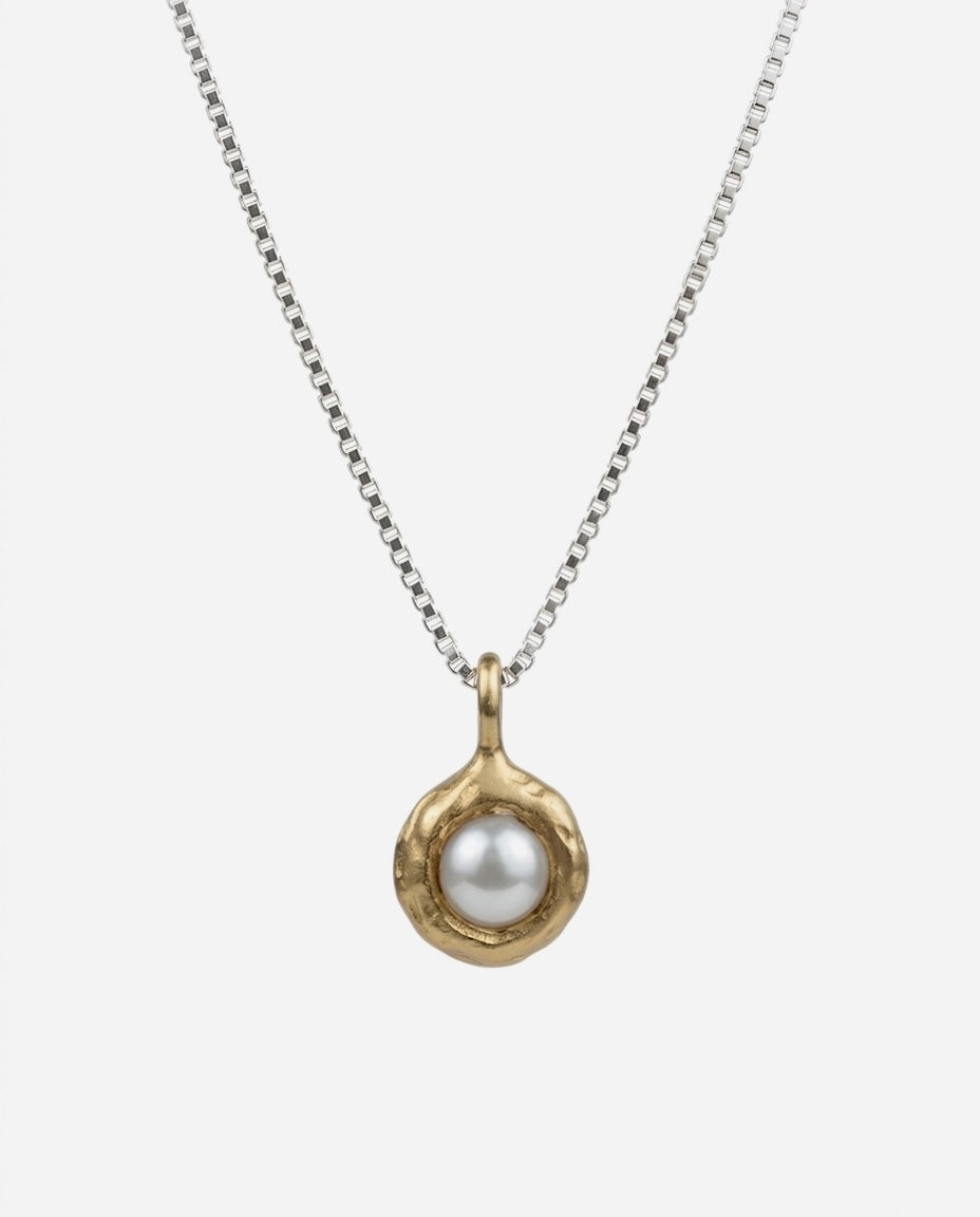 Atlas pearl necklace